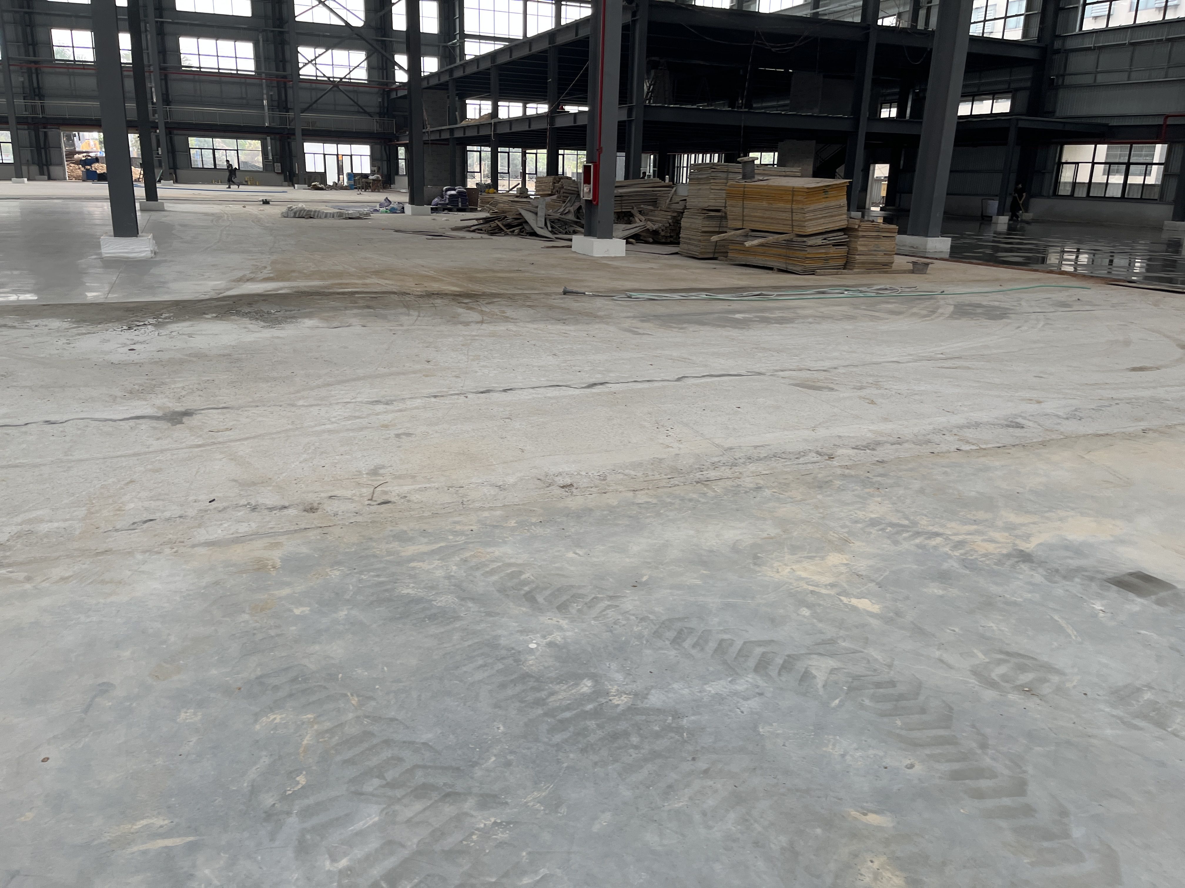 你的車間地面是否存在這5大問(wèn)題？中2條就該考慮翻新了！